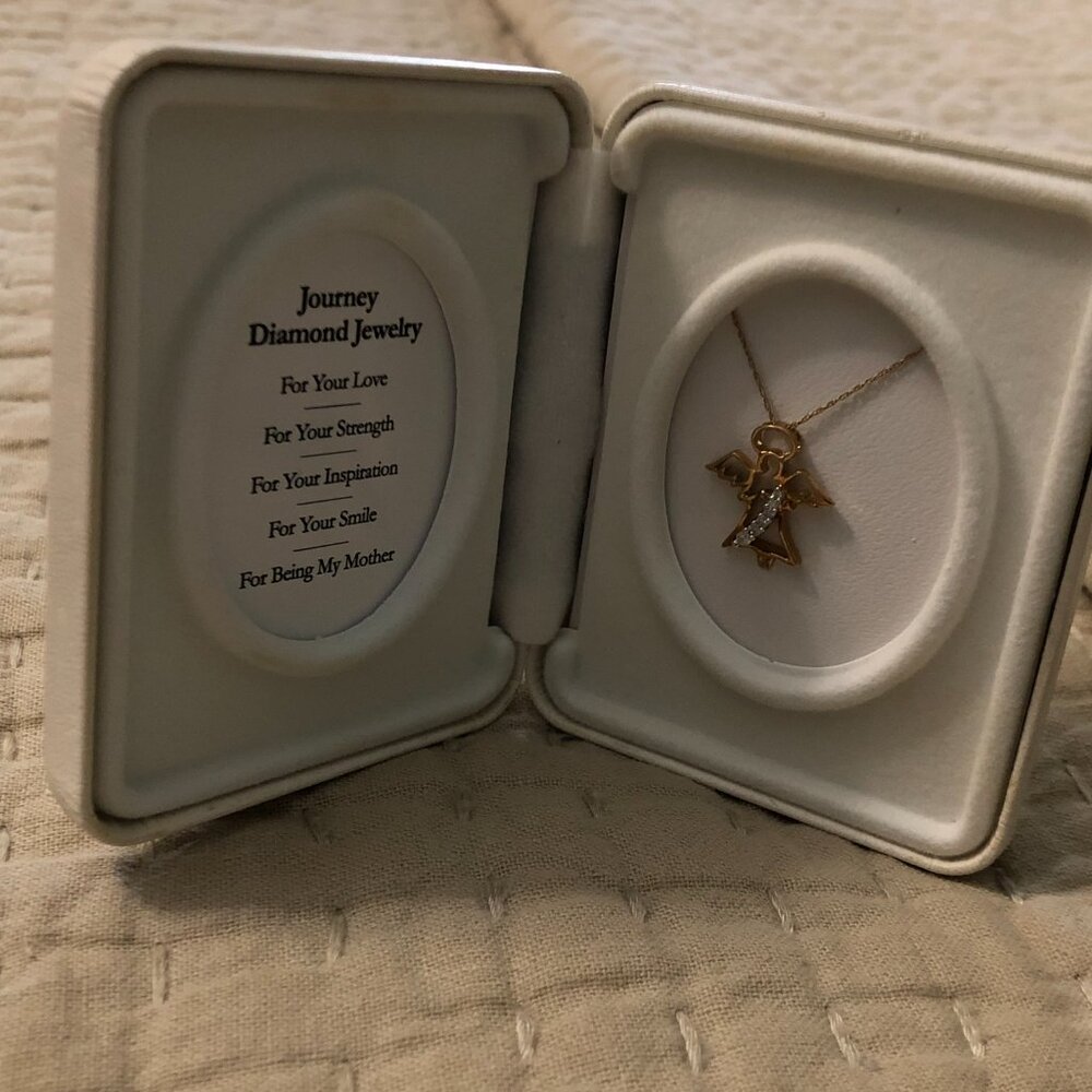 VINTAGE 10k GOLD AND DIAMOND ANGEL NECKLACE - Picture 4 of 5